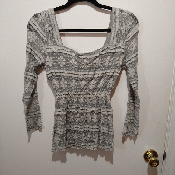Max Studio petite long sleeve lace top. Medium. - Picture 4 of 4